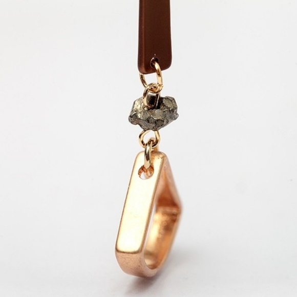 Boho geometric pyrite earrings - Picture 3 of 4